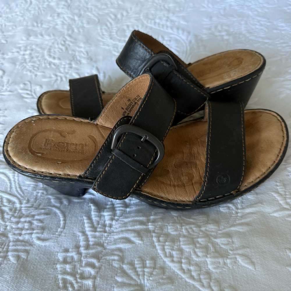 Born Tinari Leather Strap Slip on Sandals. Size 8